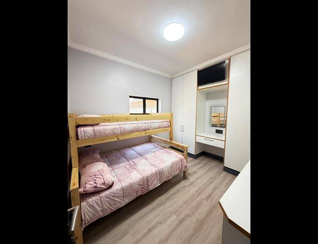 5 BEDROOM HOUSE FOR SALE IN TAFELZICHT